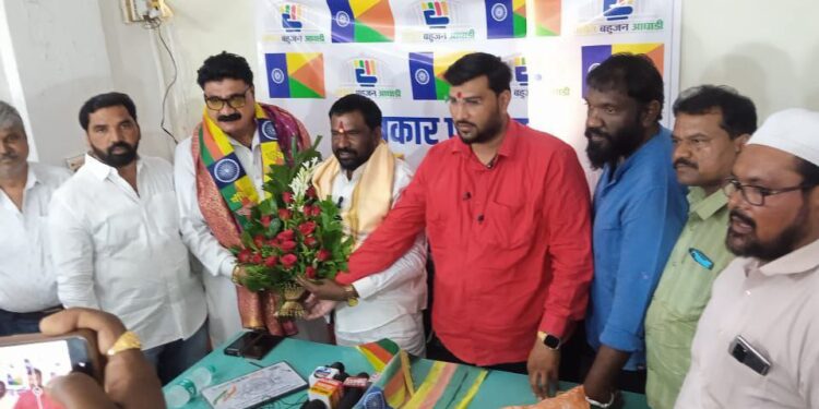 काँग्रेस नेते अफसर खान यांचा  वंचित बहुजन आघाडीत प्रवेश