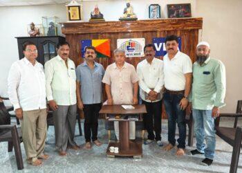 सांगलीच्या विशाल पाटलांचे  बंधू आंबेडकरांच्या भेटीला