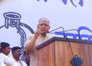 ..तेव्हा वंचित तुमच्या सोबत उभी होती!