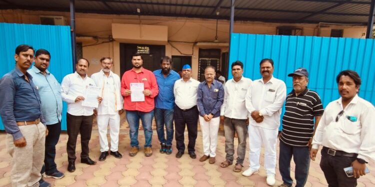 शाळेमधील युनिफॉर्म आणि साहित्याच्या सक्तीवर कार्यवाही करावी