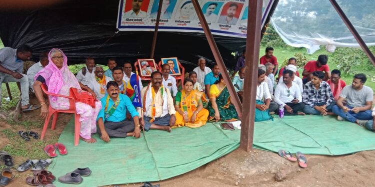 भेल प्रकल्प सुरू व्हावा, यासाठी शेतकऱ्यांचे साखळी उपोषण