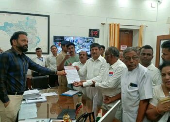 डॉ. भीमराव यशवंत आंबेडकर यांनी घेतली जिल्हाधिकाऱ्यांची भेट !