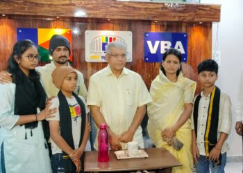 मस्साजोग येथील सरपंच संतोष देशमुख कुटुंबीय ॲड. प्रकाश आंबेडकरांच्या भेटीला !