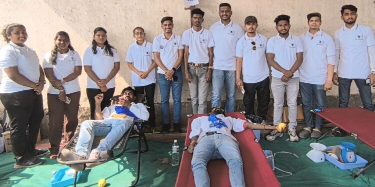 सम्यक विद्यार्थी आंदोलनाच्या वतीनेभिमा कोरेगाव येथे भव्य रक्तदान शिबीर