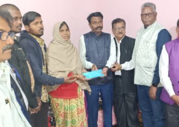 फुले – आंबेडकर विद्वत्त सभेची सुर्यवंशी कुटुंबीयांना मदत !