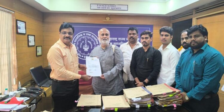 सम्यक विद्यार्थी आंदोलनतर्फे शिक्षण मंडळाच्या अध्यक्षांना नवीन हॉल तिकीट देण्याची विनंती