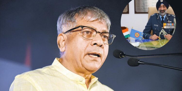 56 इंच छाती काय करतेय, प्रकाश आंबेडकरांचा पुन्हा मोदींना सवाल !