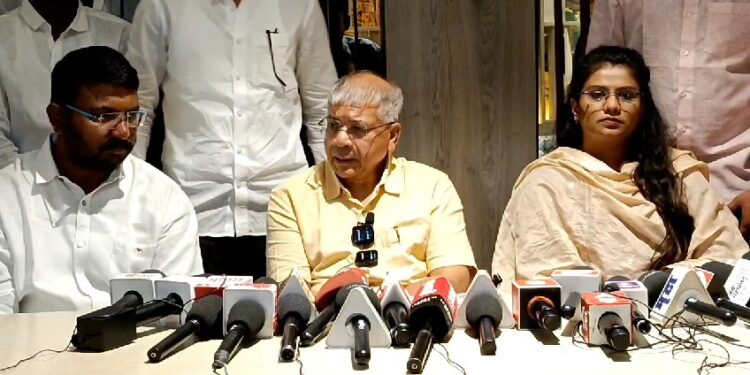 बाळासाहेब आंबेडकर आम्हाला न्याय देतील : सोट कुटुंबीय