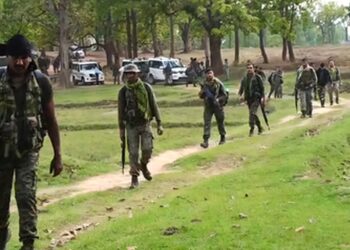 सुकमामध्ये नक्षलवाद्यांनी केले सुरक्षा दलांना लक्ष्य, स्फोटात पोलिस अधिकारी शहीद, अनेक जवान जखमी