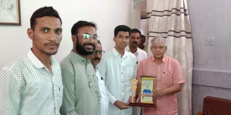 ॲड. बाळासाहेब आंबेडकरांच्या वाढदिवसाच्या निमित्ताने वकृत्व स्पर्धेचे आयोजन ; वैष्णवी हागोणे यांनी पटकावला प्रथम क्रमांक