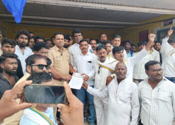 Jalna : आंबेडकरी कार्यकर्त्यांवरील खोटे गुन्हे मागे घ्या- वंचित बहुजन आघाडीचा पोलिस ठाण्यावर मोर्चा