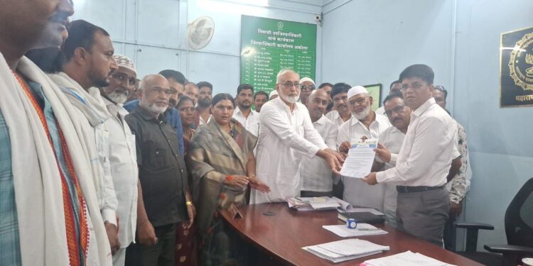 महाराष्ट्रातील जनावरांचे बाजार बंद होणार, गोसेवा आयोगाच्या आदेशाविरुद्ध वंचितचे आंदोलन