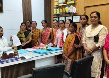 कामगारांच्या ना हरकत प्रमाणपत्रावर ग्रामसेवकांची टाळाटाळ – वंचित बहुजन महिला आघाडीचा कार्यालयावर मोर्चा!