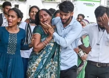 मुंबईत मुंब्रा लोकल रेल्वे अपघात, 4 जणांचा मृत्यू, 9 जण जखमी