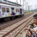 मुंबई लोकल ट्रेनमध्ये स्वयंचलित दरवाजे बसवण्याची घोषणा, अपघातानंतर रेल्वेचा निर्णय