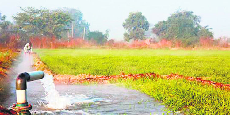 फडणवीस सरकारने गुंडाळल्या 903 विकास योजना