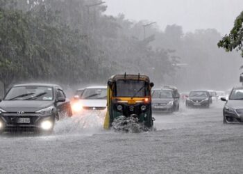 Pune Rains Update : पुणे आणि पिंपरीमध्ये पावसाची तुफान बॅटिंग; वाहतूक कोंडीने नागरिक हैराण