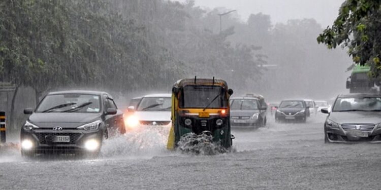 Pune Rains Update : पुणे आणि पिंपरीमध्ये पावसाची तुफान बॅटिंग; वाहतूक कोंडीने नागरिक हैराण