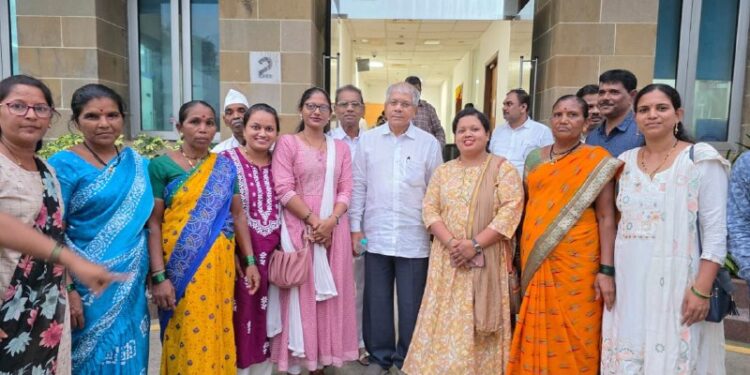 प्रकाश आंबेडकर यांच्या पुढाकाराने ३२४ प्रकल्पग्रस्त कुटुंबांना नोकऱ्या नाकारल्याचा प्रश्न मार्गी!