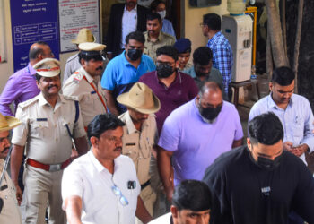 बेंगळुरू चेंगराचेंगरी प्रकरणात आरसीबीच्या ‘निखिल सोसाळें’सह 3 जणांना अटक