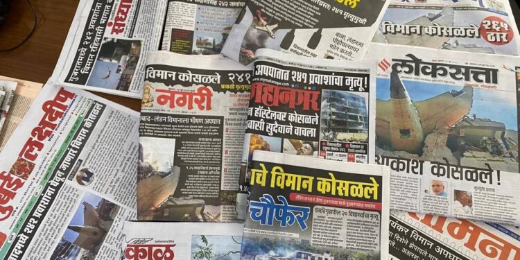 अभिजात मराठी "कोसळते" तेव्हा...