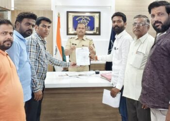 बीडमधील कोचिंग क्लासमध्ये अल्पवयीन विद्यार्थिनीवर लैंगिक अत्याचार; फरार आरोपींना राजकीय वरदहस्त कोणाचा?