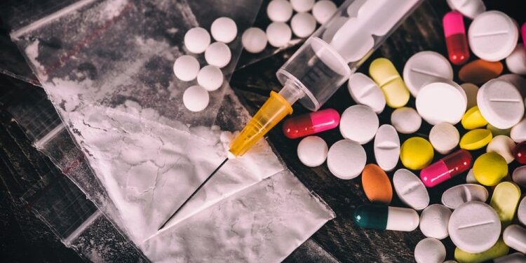 Crime : पुणे पोलिसांची मोठी कारवाई: २६ लाखांचे अमली पदार्थ जप्त, दोघे अटकेत