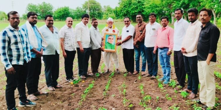 वसंतराव नाईक जयंतीनिमित्त वंचित बहुजन आघाडीकडून 'कृषी दिन' साजरा 