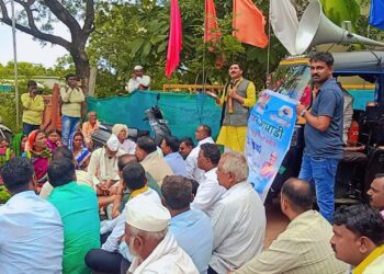 पोटेगाव सौर ऊर्जा प्रकल्पाला विरोध — वंचित बहुजन आघाडीचा करमाळा तहसील कार्यालयावर मोर्चा; मोर आणि गोरगरिबांच्या अस्तित्वासाठी लढा