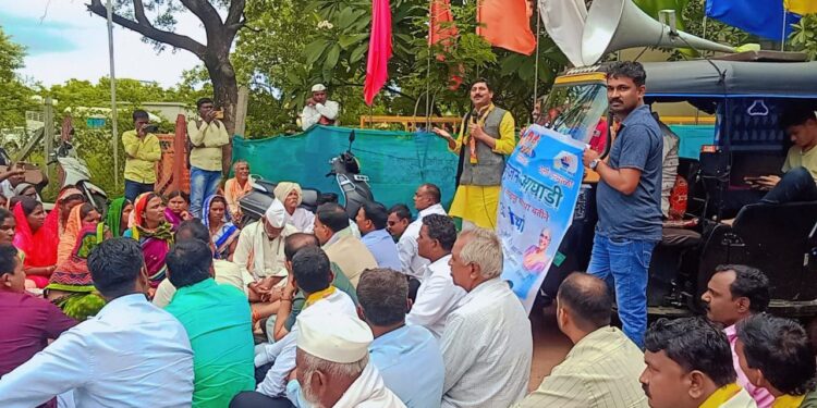 पोटेगाव सौर ऊर्जा प्रकल्पाला विरोध — वंचित बहुजन आघाडीचा करमाळा तहसील कार्यालयावर मोर्चा; मोर आणि गोरगरिबांच्या अस्तित्वासाठी लढा