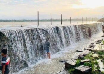 कोल्हापुरातील कळंबा तलाव ओव्हरफ्लो; परिसरातील नद्यांची पाणीपातळी वाढली