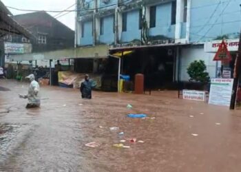 रायगडमध्ये 'रेड अलर्ट'मुळे सहा तालुक्यांतील शाळा-महाविद्यालयांना सुट्टी जाहीर!