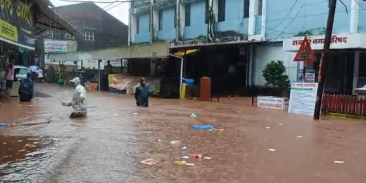 रायगडमध्ये 'रेड अलर्ट'मुळे सहा तालुक्यांतील शाळा-महाविद्यालयांना सुट्टी जाहीर!