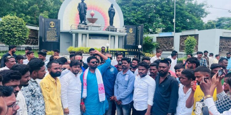 हेमंत पाटील यांच्या विरोधात वंचित बहुजन युवा आघाडीचे निदर्शने