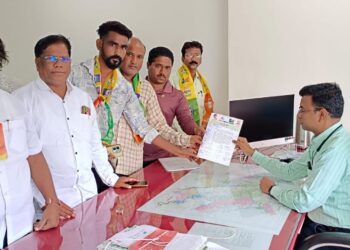 सोलापूर : अण्णाभाऊ साठे जयंती मिरवणुकीस रात्री १२ वाजेपर्यंत परवानगी मिळावी, वंचित बहुजन आघाडीची जिल्हाधिकाऱ्यांना लेखी मागणी