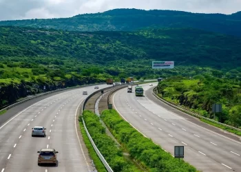 Pune – Nashik Expressway: प्रादेशिक विकासाला चालना; प्रवास होणार फक्त 3 तासात