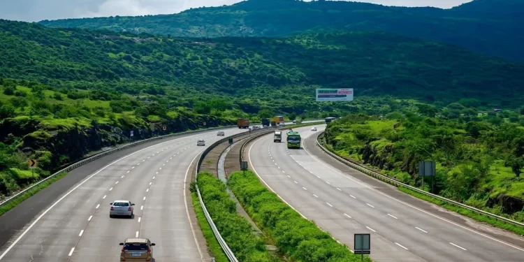 Pune – Nashik Expressway: प्रादेशिक विकासाला चालना; प्रवास होणार फक्त 3 तासात