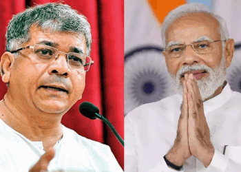 ‎मोदीजी, हा कसला मित्र? प्रकाश आंबेडकरांचा ट्रम्प-मोदी मैत्रीवर सडकून टीका