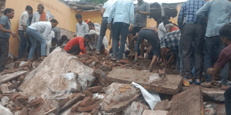 राजस्थानमध्ये शाळेचे छत कोसळून ४ चिमुकल्यांचा बळी, ८ गंभीर जखमी