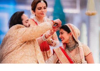 श्रीमंतांच्या समारंभातील पैशांचे ओंगळ प्रदर्शन