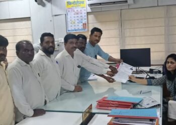 Jalna : जिल्हाधिकारी कार्यालयासमोर लावलेले सेंगोल तत्काळ हटवा - वंचित आणि सम्यक विद्यार्थी आंदोलनाचा इशारा