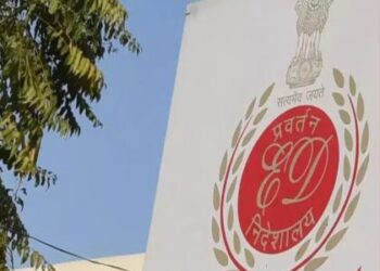 अनधिकृत बांधकाम प्रकरणात ईडीची मोठी कारवाई: माजी आयुक्त अनिलकुमार पवार यांच्या निवासस्थानासह १२ ठिकाणी छापेमारी‎‎