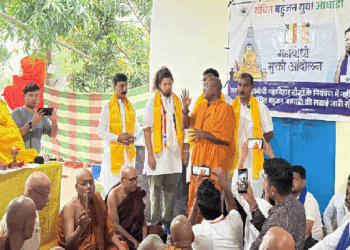 Bodhgaya protest : सुजात आंबेडकर बोधगया येथील 'महाबोधी मुक्ती आंदोलन' मध्ये सहभागी 