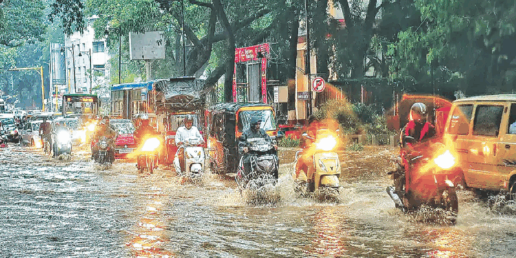 कोकणात पावसाचा हाहाकार; नद्या दुथडी भरून, नागरिकांना सतर्कतेचा इशारा