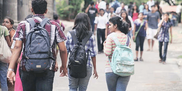 पुन्हा अविद्येकडे नेणारे षडयंत्र