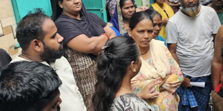खिंडीपाडा दरड दुर्घटनास्थळी वंचित बहुजन आघाडीची भेट; कायमस्वरूपी उपाययोजनेची मागणी