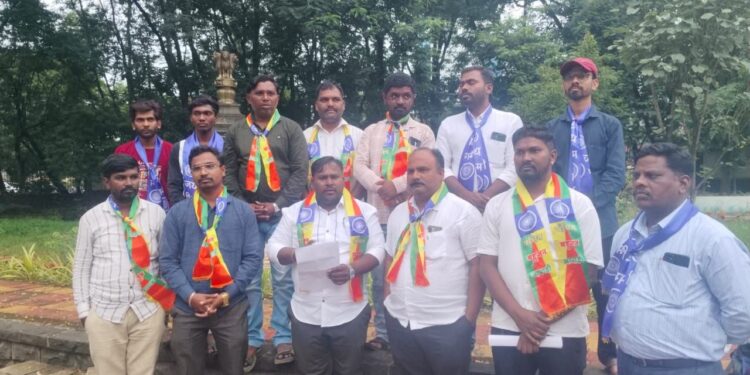 जिल्हाधिकारी कार्यालयातील 'सेंगोल' प्रदर्शनावरून वंचित बहुजन युवा आघाडीचा तीव्र विरोध; तात्काळ हटवण्याची मागणी