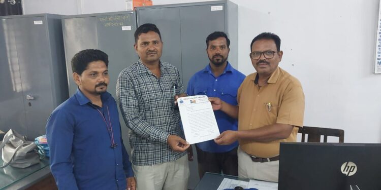 रासायनिक खतांच्या (युरिया) तुटवड्यामुळे शेतकरी त्रस्त; वंचित बहुजन आघाडीचे कृषी अधिकाऱ्यांना निवेदन