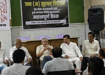 महाराष्ट्र जनसुरक्षा विधेयकाविरोधात ॲड. प्रकाश आंबेडकर यांच्या उपस्थितीत मुंबईत निषेध बैठक