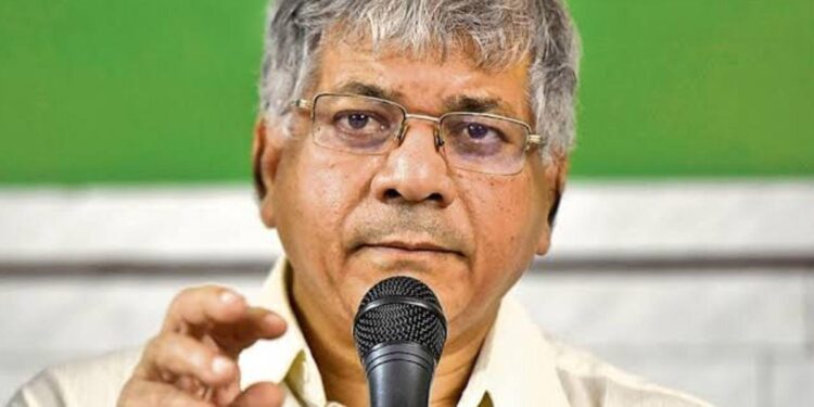ॲड. प्रकाश आंबेडकर यांच्या नावाने फेक टेलिग्राम अकाउंटवरून हॅकिंगचा धोका: आंबेडकरांचा सतर्कतेचा इशारा
